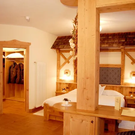 Paradise Szálloda 4*
