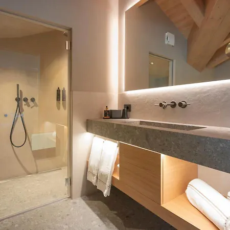 Paradiso Hotel 4*